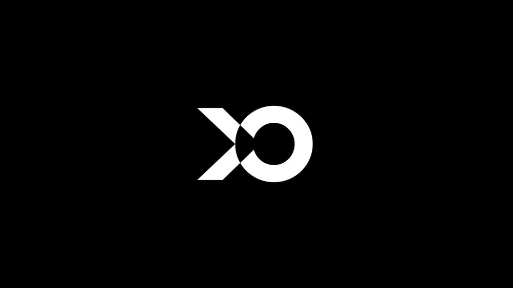 AUXO — La signature en mouvement