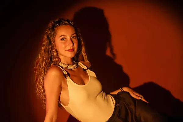Norah Rizzo — Portrait studio · 01