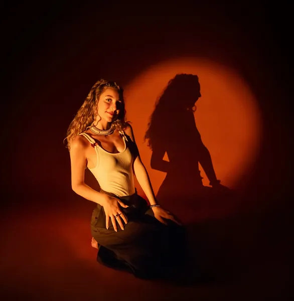 Norah Rizzo — Portrait studio · 03