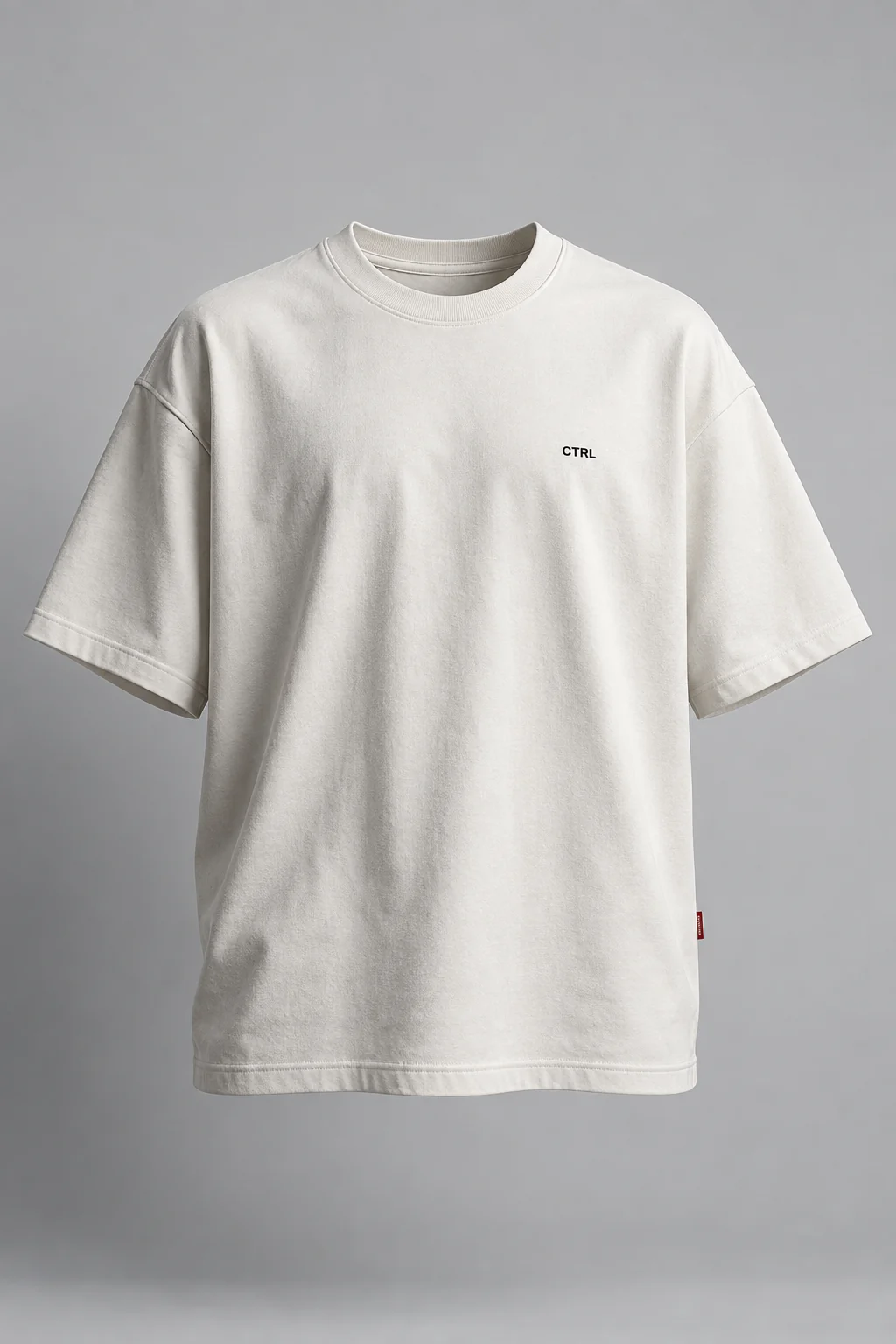T-shirt boxy blanc cassé avec petit marquage CTRL